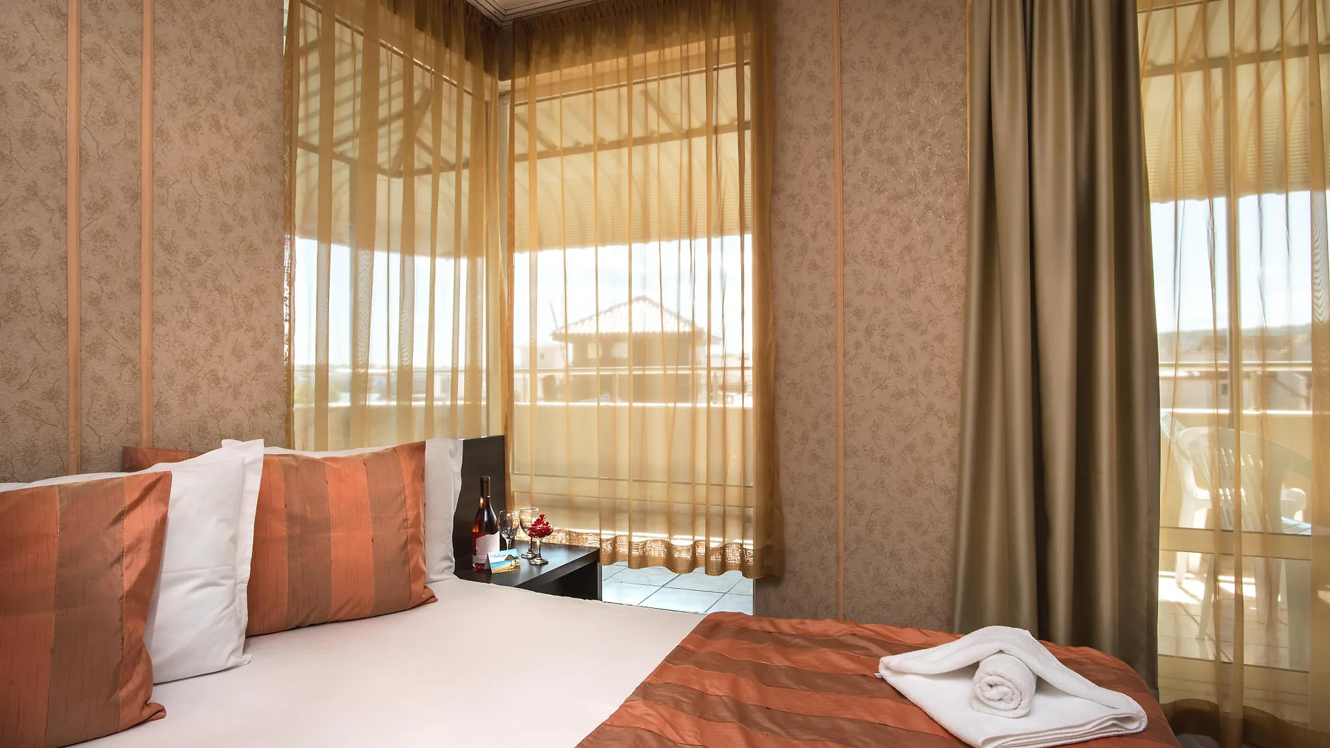 Flagman Hotel Sozopol 3*,
